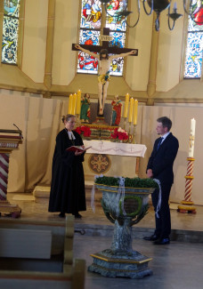 Dem neuen Dekanatsjugendreferenten Lennard-Mike Bach (Mitte) wurde in der Pfarrkirche in Küps ein warmherziger Empfang bereitet.